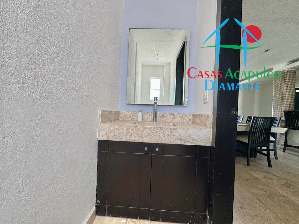 La Vista 302 - Baño de visitas 2